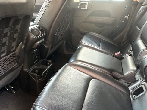 Used 2020 Jeep Gladiator Rubicon image 12