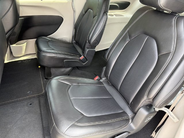 Used 2024 Chrysler Pacifica Touring-L FWD image 36