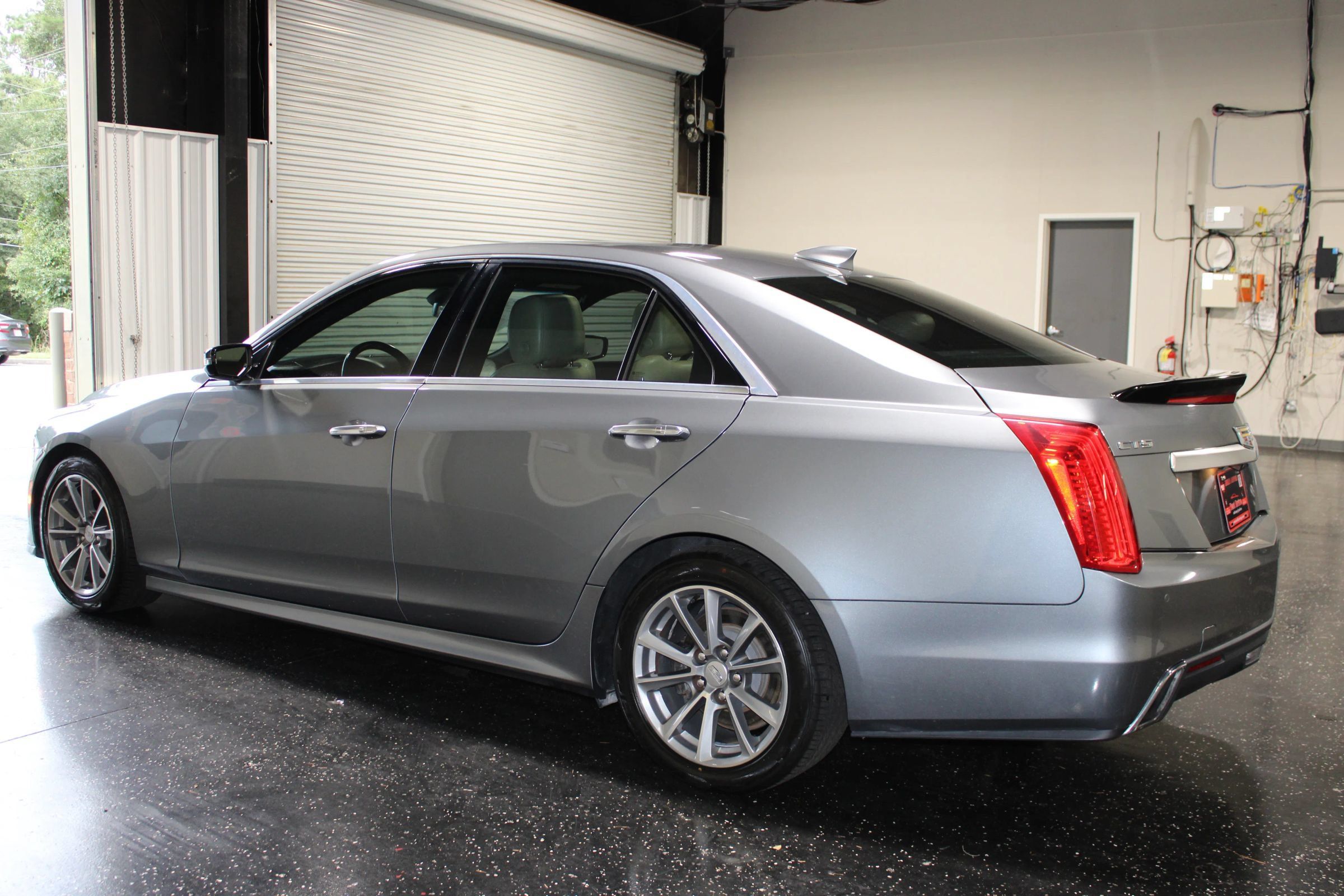 Used 2018 Cadillac CTS Luxury RWD image 5