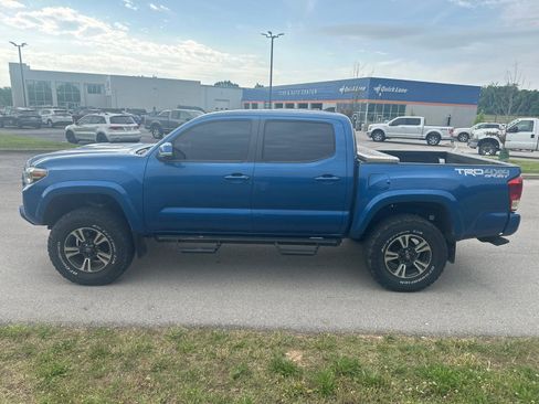 Used 2017 Toyota Tacoma TRD Sport w/ Premium & Technology Package AWD/4WD image 10
