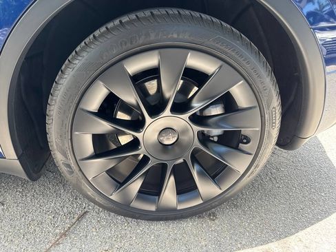 Used 2025 Tesla Model Y Long Range RWD image 12