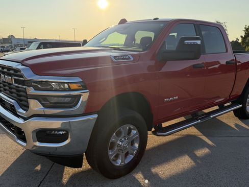 Used 2026 RAM 2500 Big Horn AWD/4WD image 2