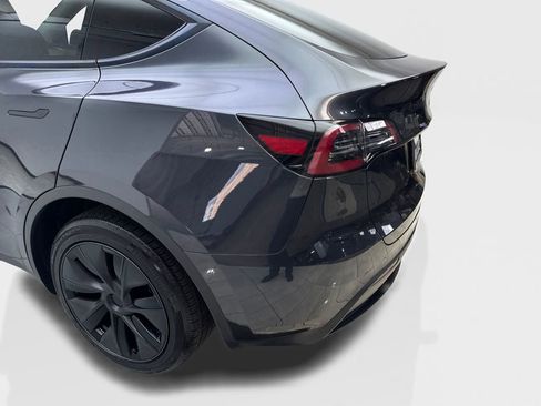 Used 2025 Tesla Model Y Long Range AWD/4WD image 17