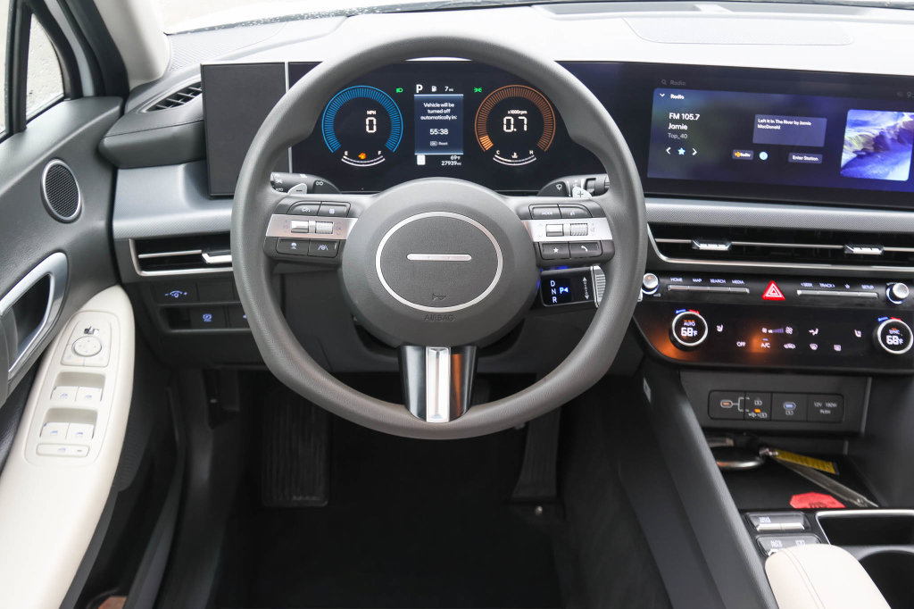 Used 2025 Hyundai Sonata SEL FWD image 17