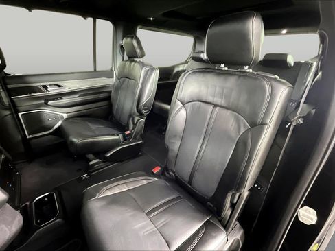 Used 2024 Jeep Wagoneer Series II w/ Premium Group I RWD image 18