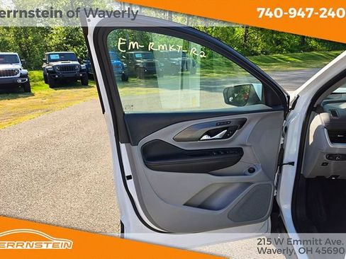 Used 2023 GMC Terrain SLT FWD image 13