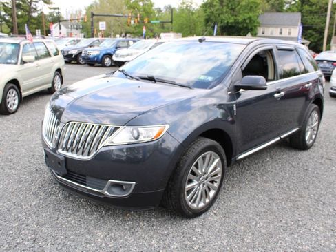 Used 2013 Lincoln MKX AWD image 2