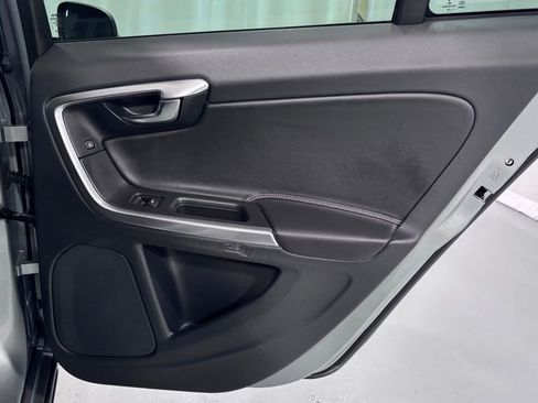 Used 2018 Volvo V60 T5 Dynamic w/ Vision Package FWD image 26