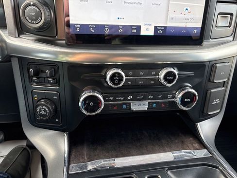 Used 2023 Ford F150 Lariat w/ Trailer Tow Package image 28