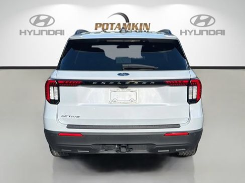 Used 2025 Ford Explorer Active RWD image 6