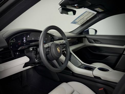 New 2024 Porsche Taycan image 4