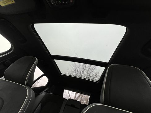 Used 2021 Volvo XC40 T5 R-Design w/ Advanced Package image 28