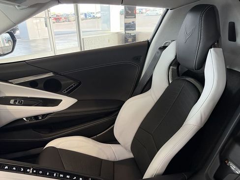 Used 2025 Chevrolet Corvette Stingray Premium Conv w/ Z51 Performance Package image 19