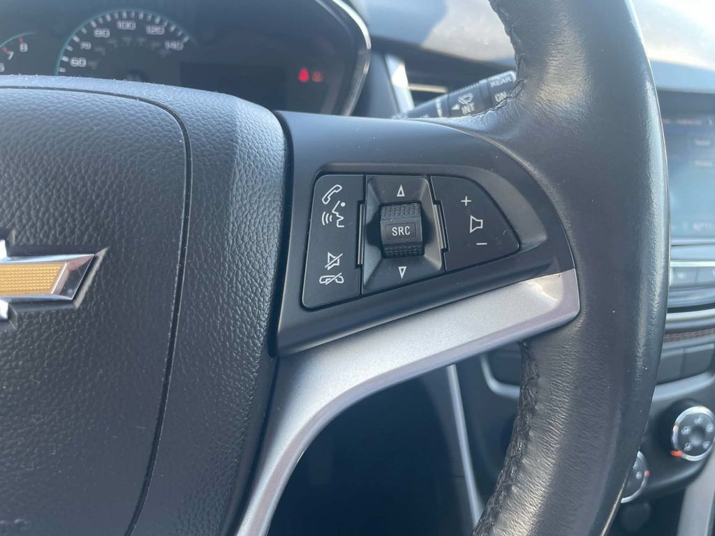 Used 2021 Chevrolet Trax LT w/ Sport Edition FWD image 11