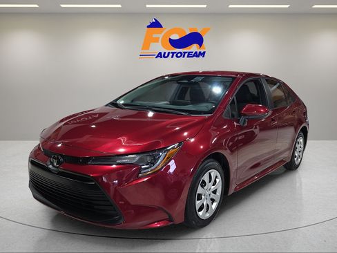 Certified 2025 Toyota Corolla LE FWD image 1