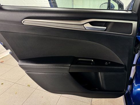 Used 2017 Ford Fusion SE image 15