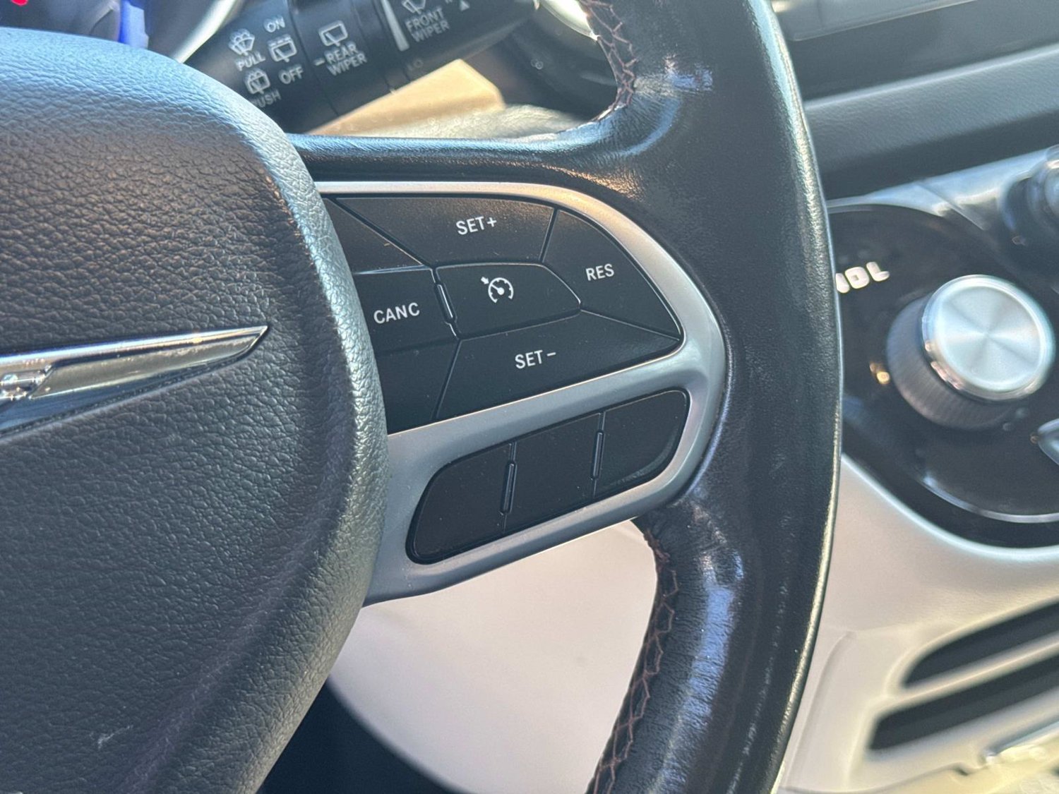 Used 2019 Chrysler Pacifica Touring-L FWD image 34