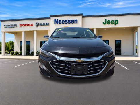 Used 2024 Chevrolet Malibu LT FWD image 2