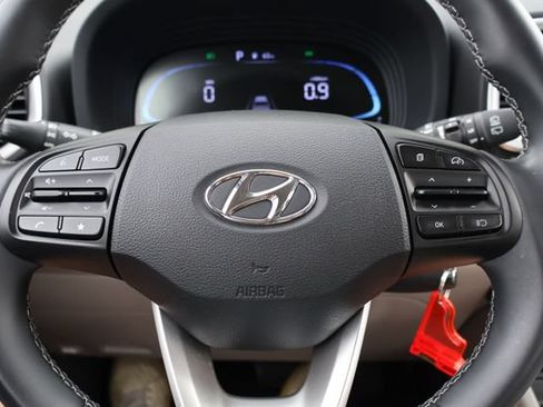 Used 2023 Hyundai Venue SEL w/ Cargo Package FWD image 19