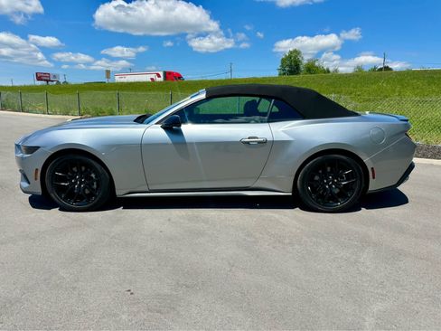 Used 2025 Ford Mustang Premium RWD image 11