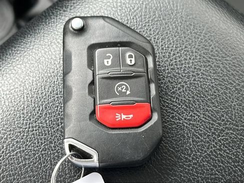 Used 2022 Jeep Gladiator Sport AWD/4WD image 26