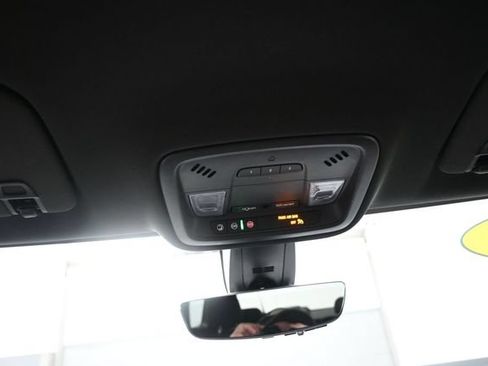 Used 2023 Chevrolet Traverse LT FWD image 6
