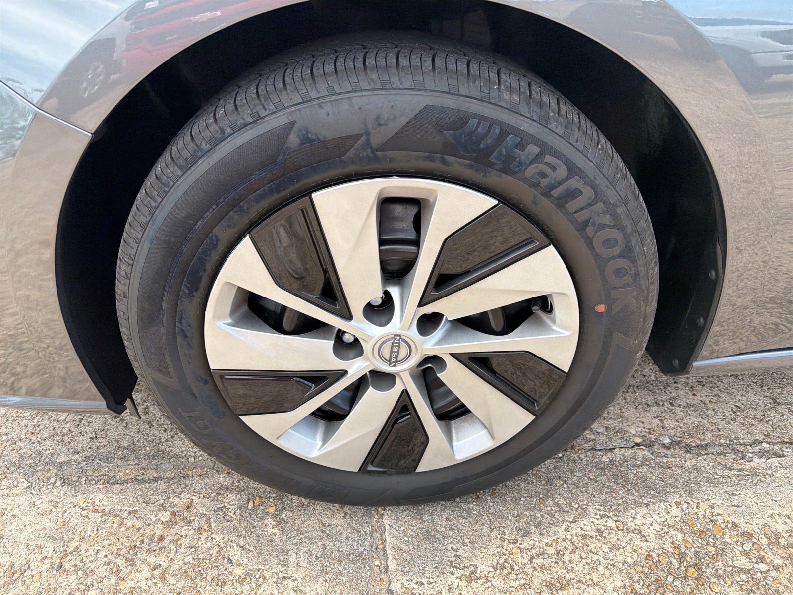 Used 2025 Nissan Altima 2.5 S FWD image 19
