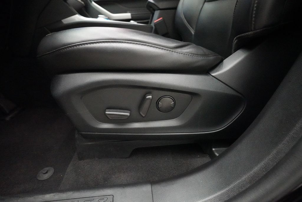 Used 2023 Ford Explorer XLT AWD/4WD image 29