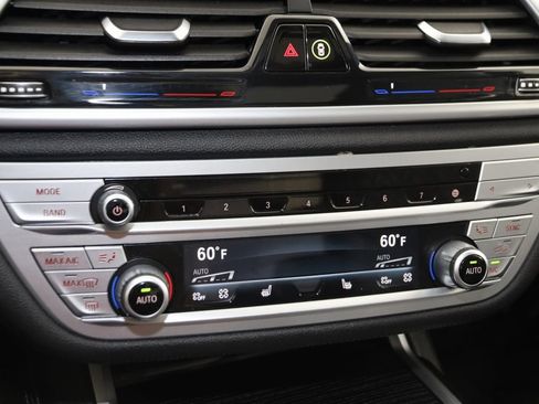 Used 2022 BMW 750i xDrive w/ M Sport Package image 40