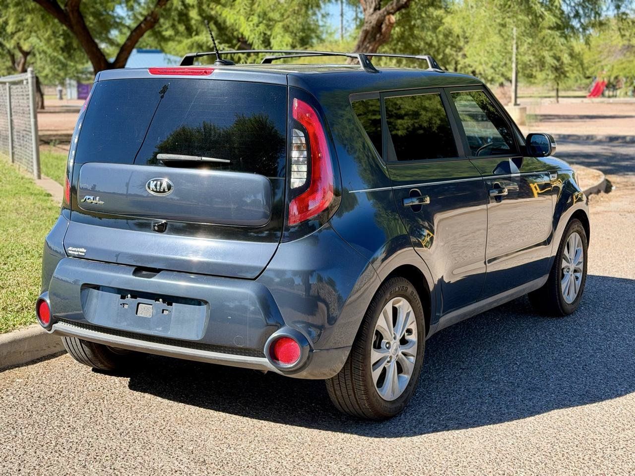 Used 2016 Kia Soul ! FWD image 5