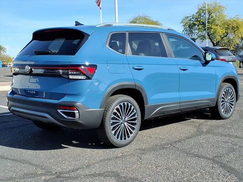 New 2026 Volkswagen Taos SE image 7