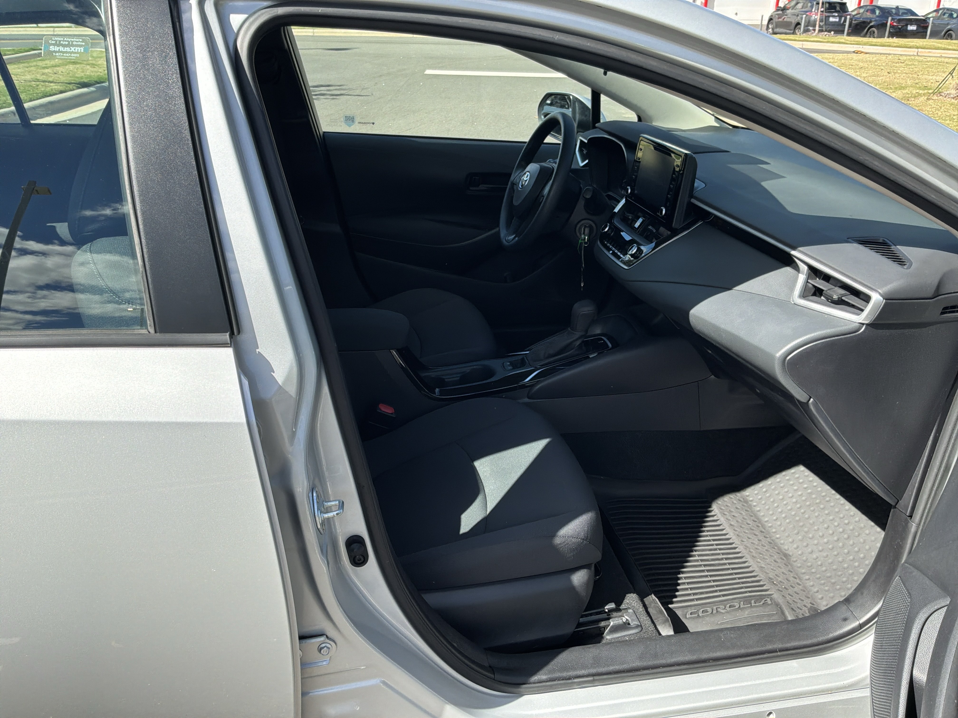 Used 2022 Toyota Corolla LE FWD image 32