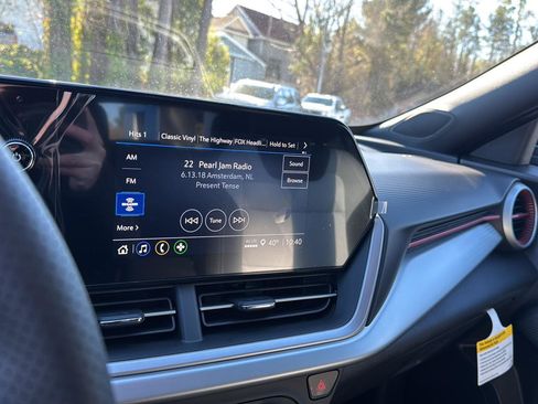 New 2026 Chevrolet Trax RS w/ Sunroof Package image 21