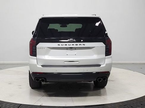 Used 2025 Chevrolet Suburban Z71 AWD/4WD image 7