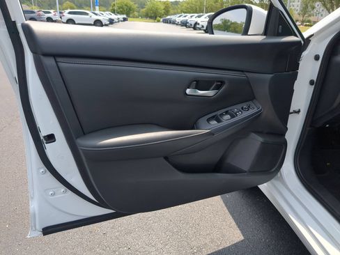 Used 2024 Nissan Sentra SV FWD image 12