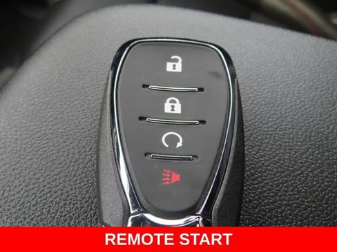 Used 2025 Chevrolet Trax RS w/ Sunroof Package FWD image 36