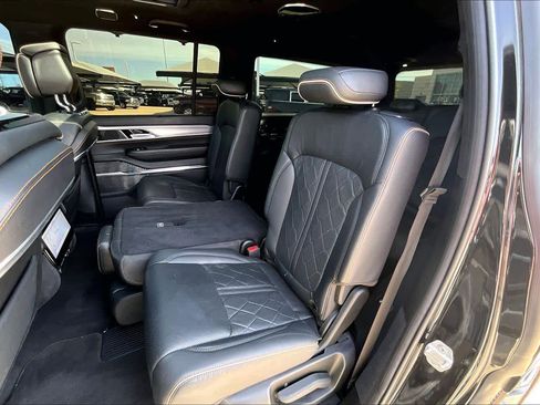 Used 2022 Jeep Grand Wagoneer Series III w/ Flexible Seating Group AWD/4WD image 20