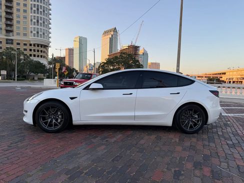Used 2021 Tesla Model 3 Standard Range Plus RWD image 5