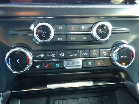 New 2025 Ford F150 Platinum w/ FX4 Off-Road Package image 30