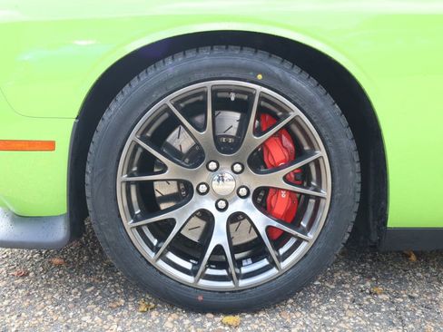 Used 2015 Dodge Challenger SRT w/ Technology Group image 9