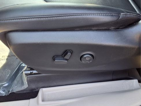 Used 2024 Chrysler Pacifica Touring-L FWD image 19