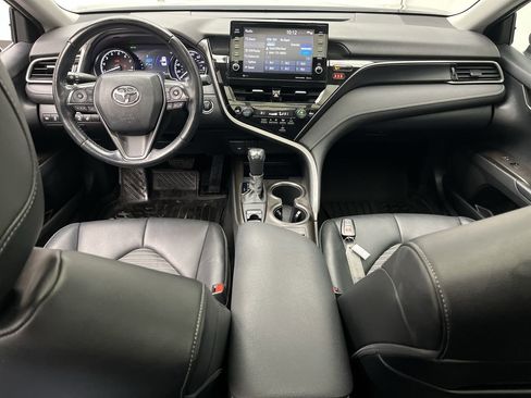 Used 2021 Toyota Camry SE w/ Cold Weather Package image 4