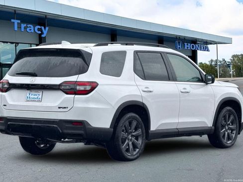 New 2026 Honda Pilot Sport image 6