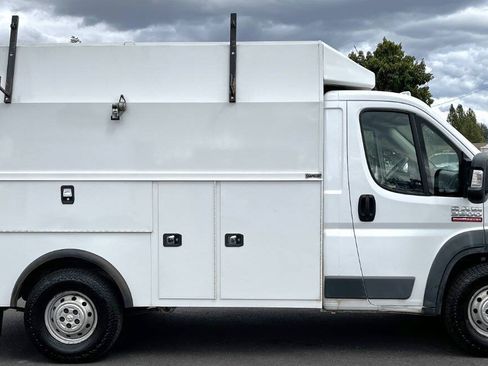 Used 2017 RAM ProMaster 3500 w/ Premium Appearance Group FWD image 4