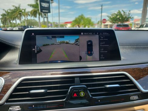 Used 2022 BMW 750i xDrive w/ Luxury Rear Seating Package AWD/4WD image 26
