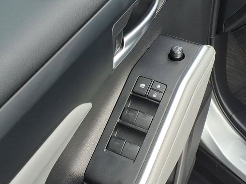 Certified 2025 Toyota Highlander XLE FWD image 15