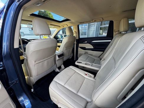 Used 2015 Toyota Highlander XLE AWD/4WD image 18