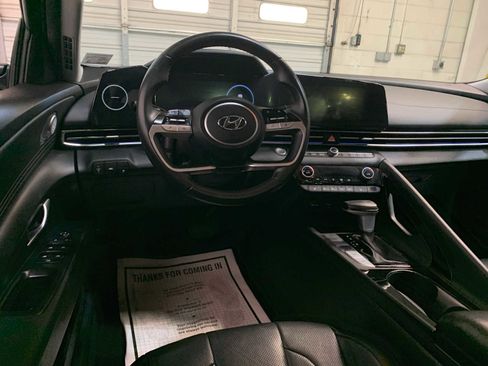 Used 2023 Hyundai Elantra Limited image 4