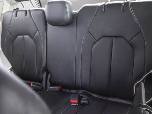 Used 2022 Chrysler Pacifica Limited image 39