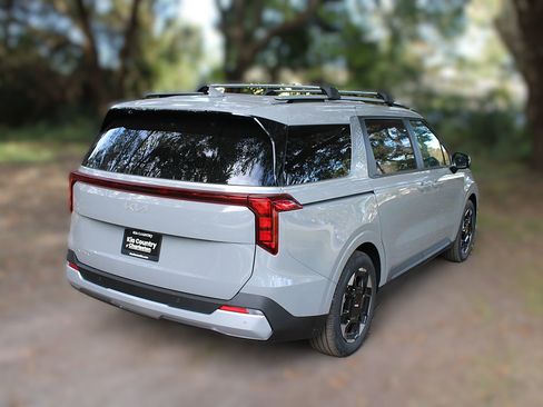 New 2026 Kia Carnival EX FWD image 10